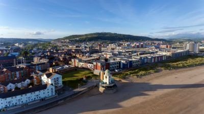 A overhead photo of the Mumbles beach in Swansea